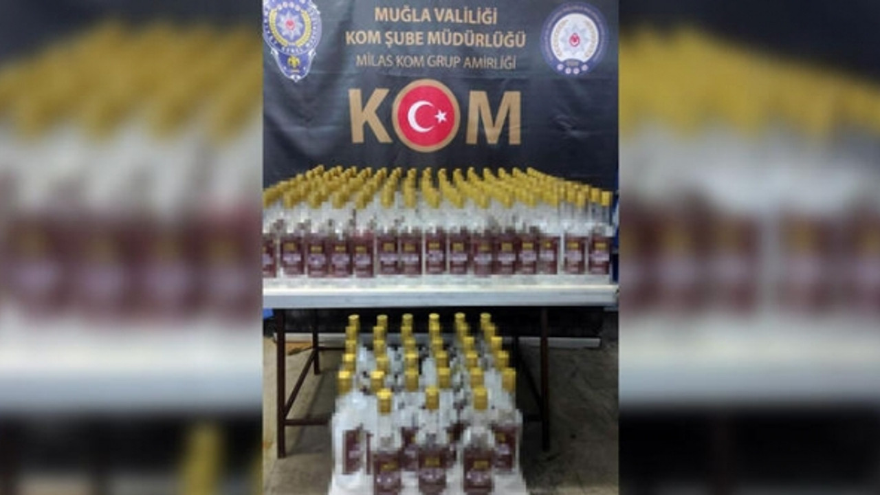 Polisin durdurduğu otomobilde litrelerce sahte alkol ele geçirildi!