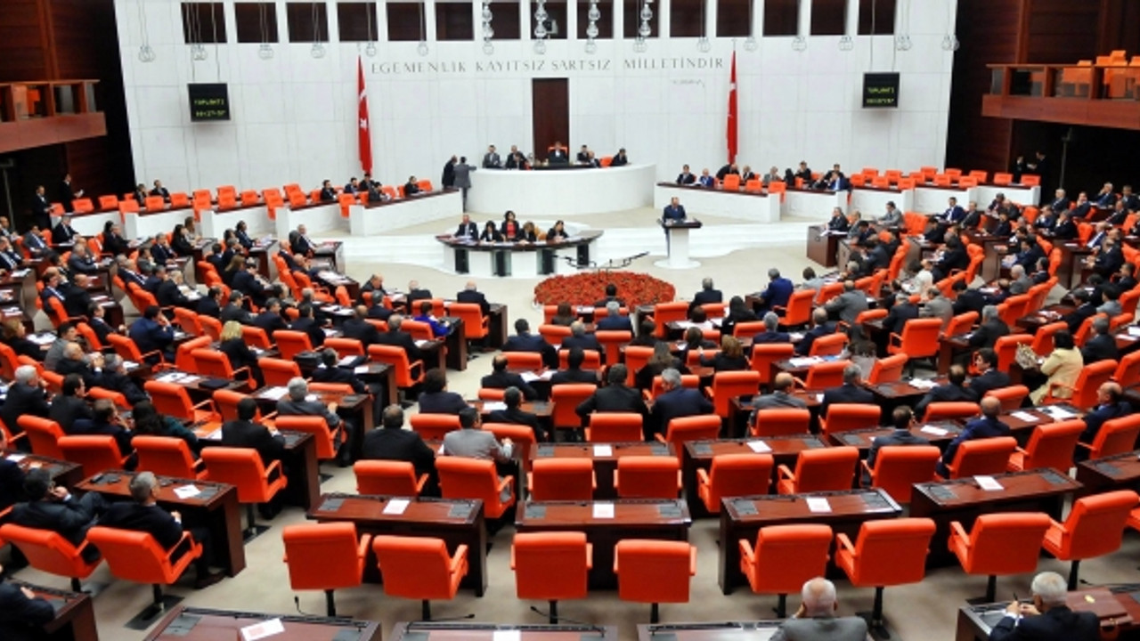 TBMM bugün mesaiye başlıyor: Gündem sosyal medya düzenlemesi!
