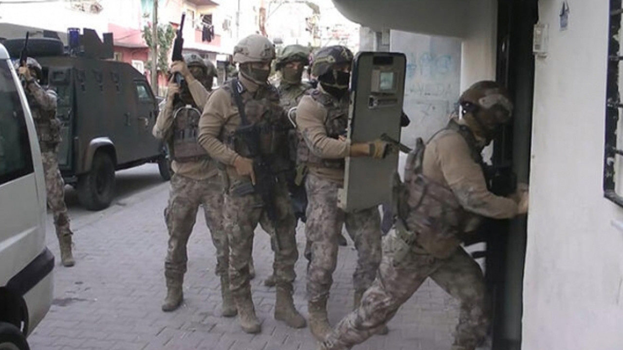 Mersin'de iş vaadiyle dolandırıcılığa 32 gözaltı
