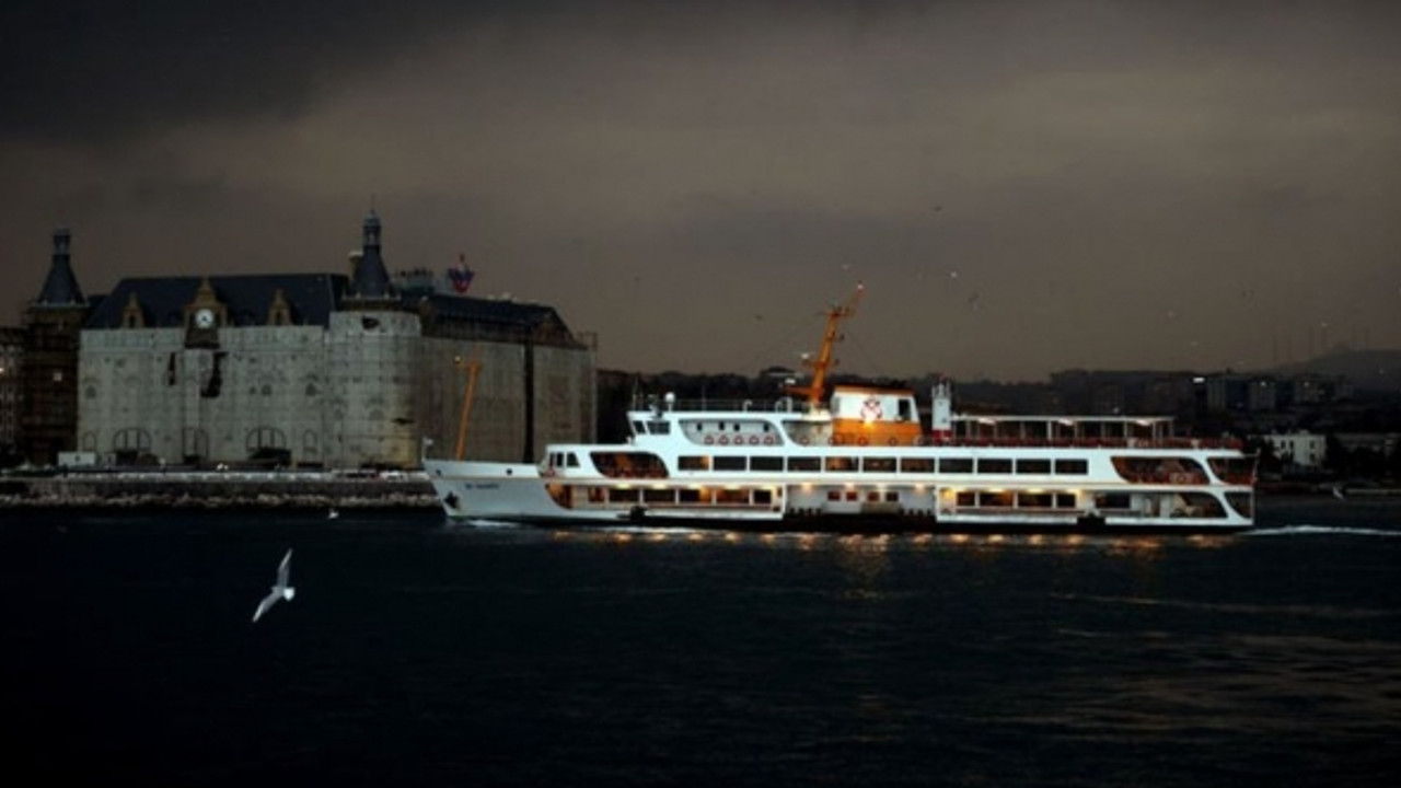 İstanbul'da vapur seferlerine lodos engeli!