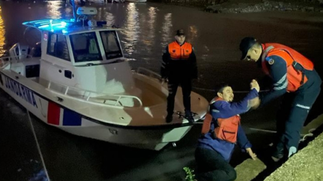 İznik Gölü ortasında mahsur kaldılar! Yardımlarına jandarma koştu