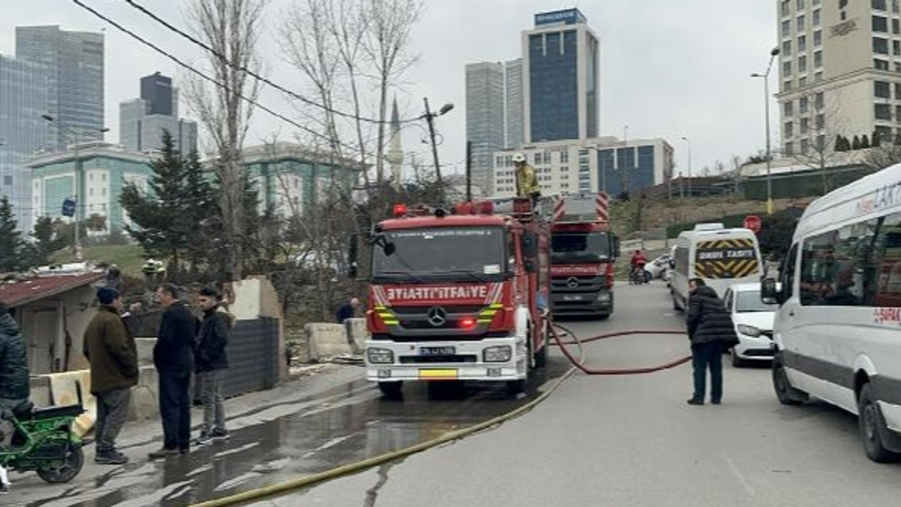 Ataşehir'de bir gecekonduda yangın çıktı!