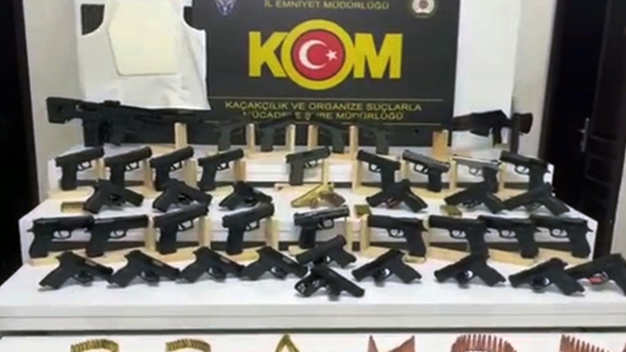 Mersin'de ruhsatsız 39 tabanca ele geçirildi