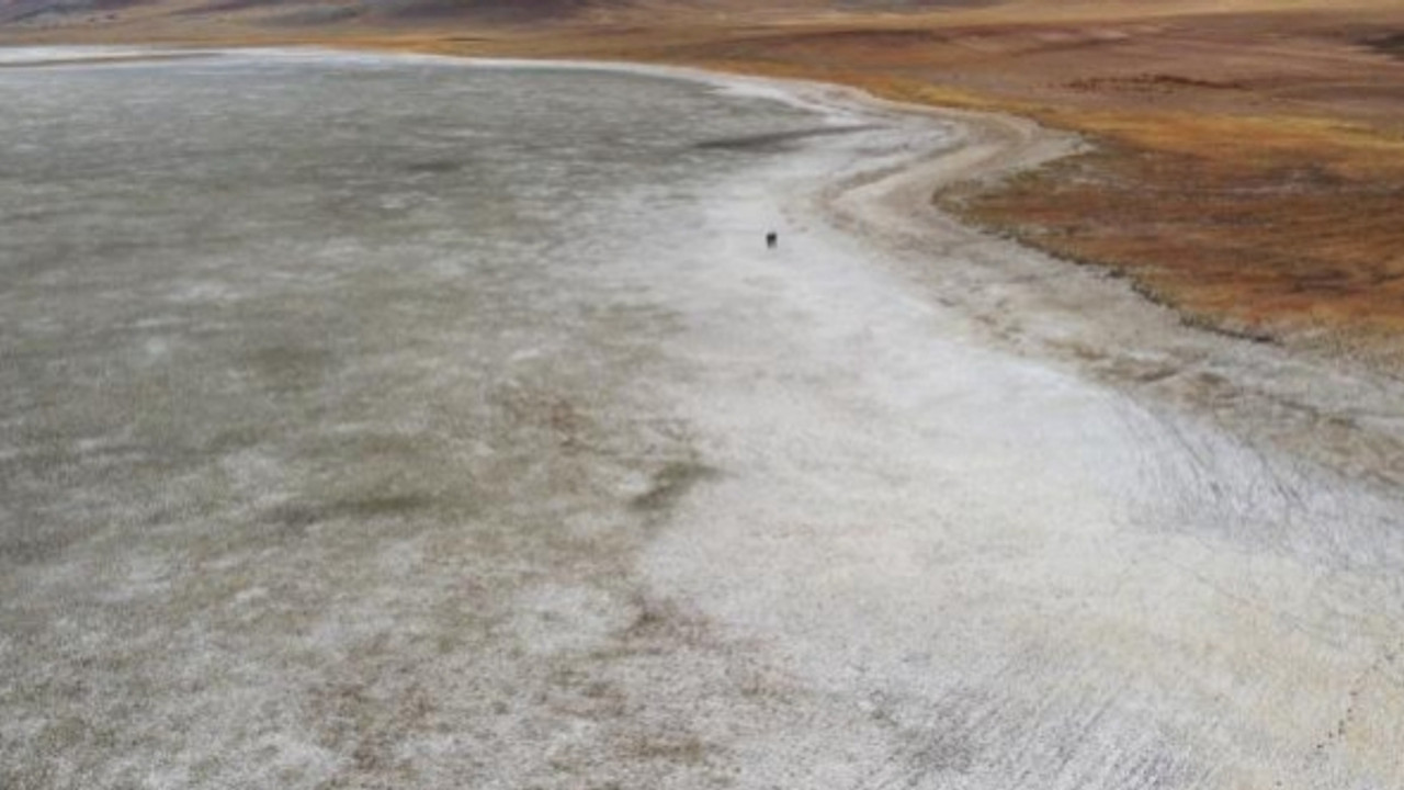 Tuz Gölü alarm veriyor: Su alanı yüzde 10 seviyelerine düştü