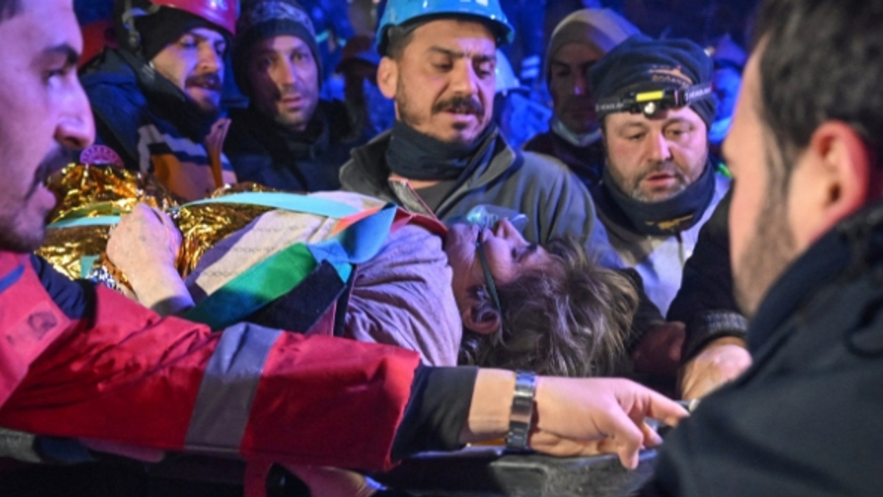 212'nci saatte gelen mucize: 77 yaşındaki Fatma Güngör kurtarıldı