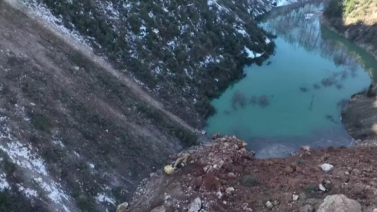 İslahiye'de kopan kayalar dağları birleştirdi, yapay göl oluştu
