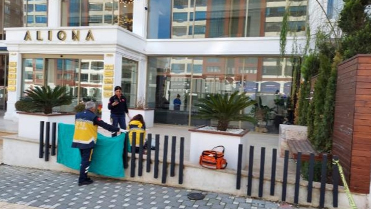 Cam silerken 11'inci kattan düştü: Hayatını kaybetti!