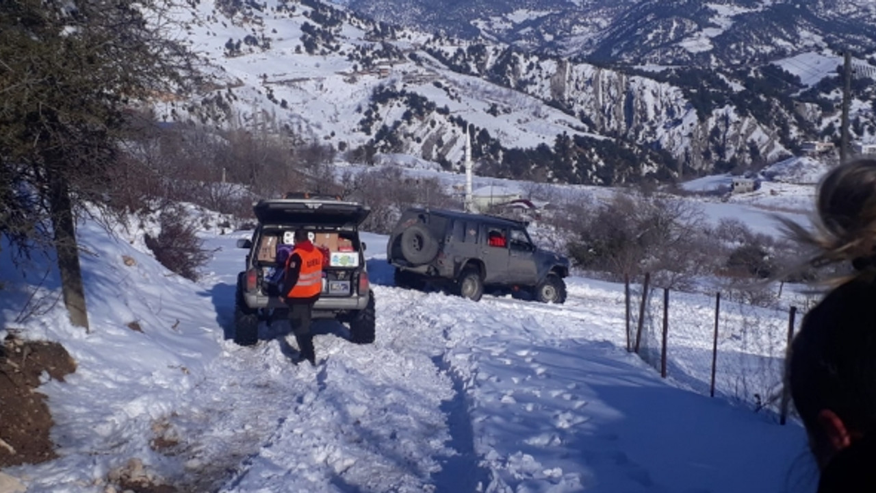 Deprem bölgesinde zamanla yarışa 'ışık' oldular