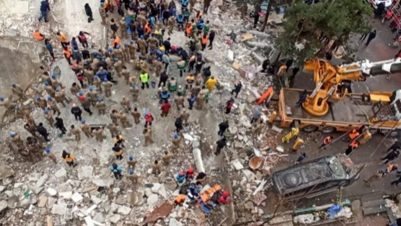 TSK tarafından deprem bölgesine 'hava yardım koridoru' kuruldu