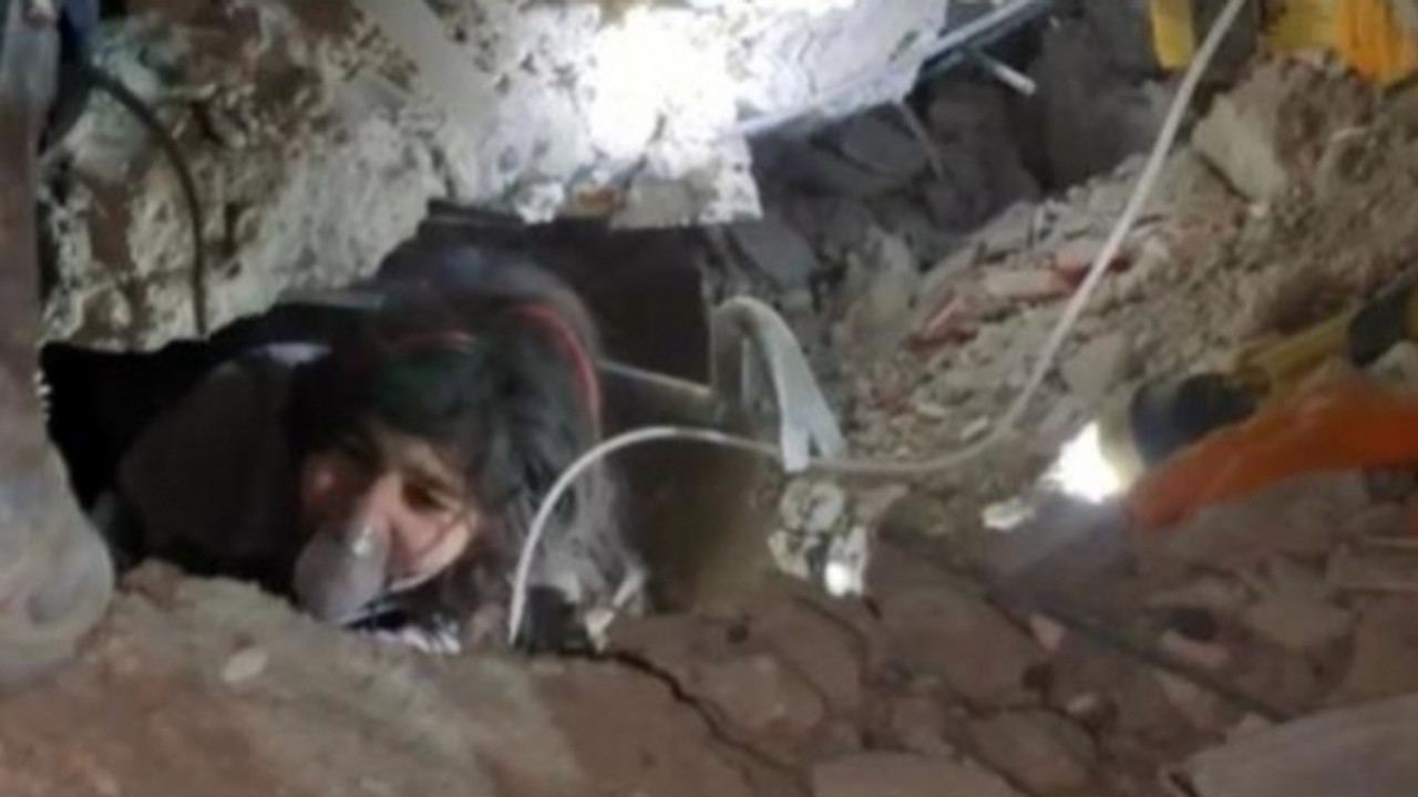 Depremde tüm ailesini kaybetti! Felaketten sonra gelen telefon ise acılarını ikiye katladı