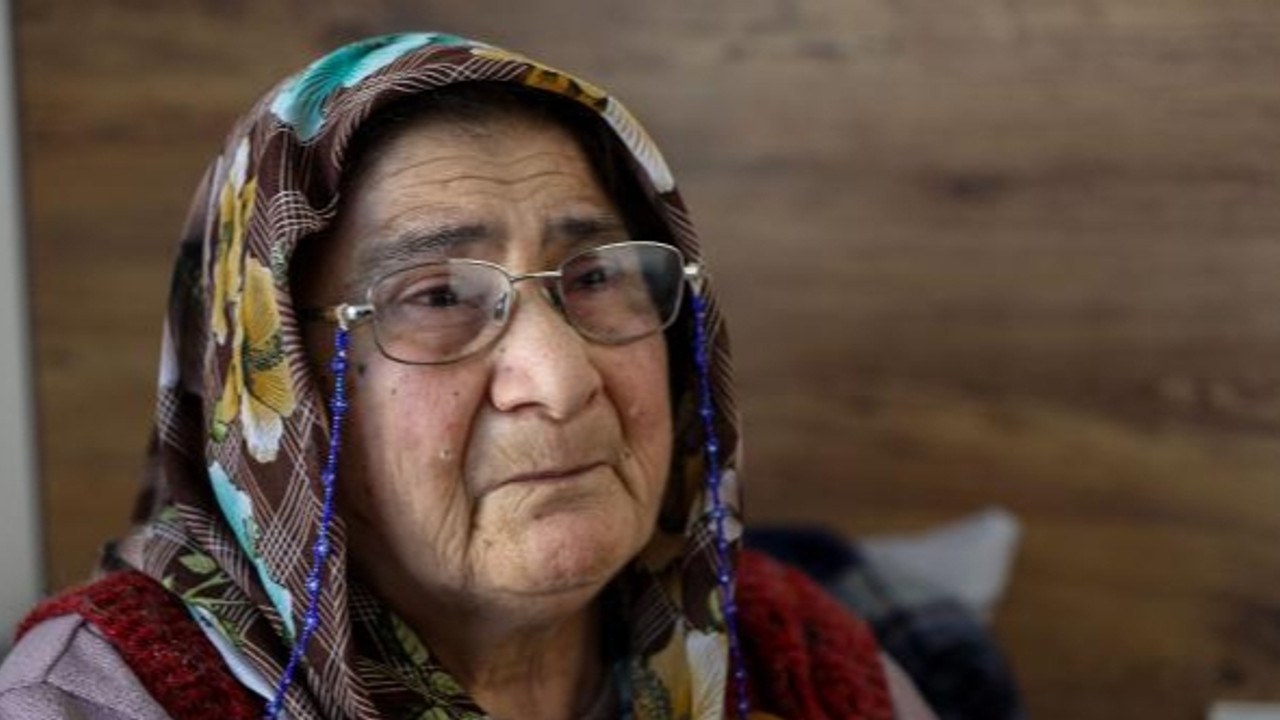 Depremden kurtuldu, geride kalan 7 çocuğu ve 12 torunu için gözyaşı döküyor