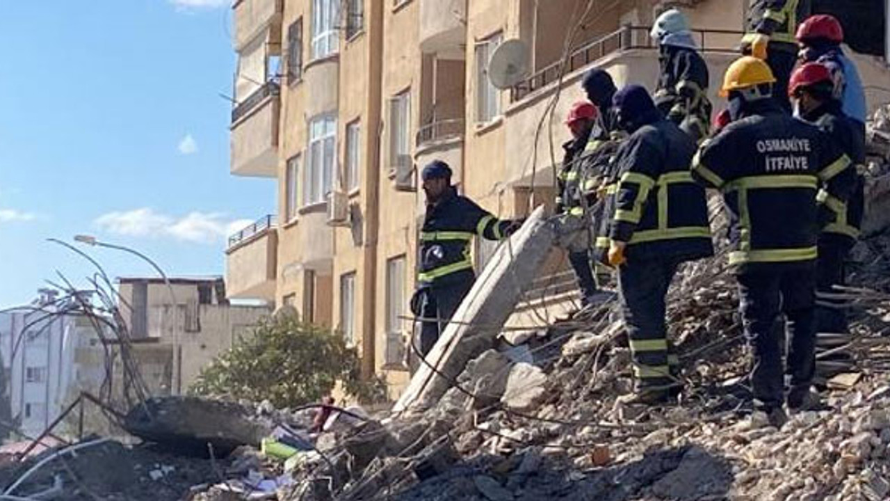 Depremden geriye kalan! Enkazdan çıkanlar yürek burktu