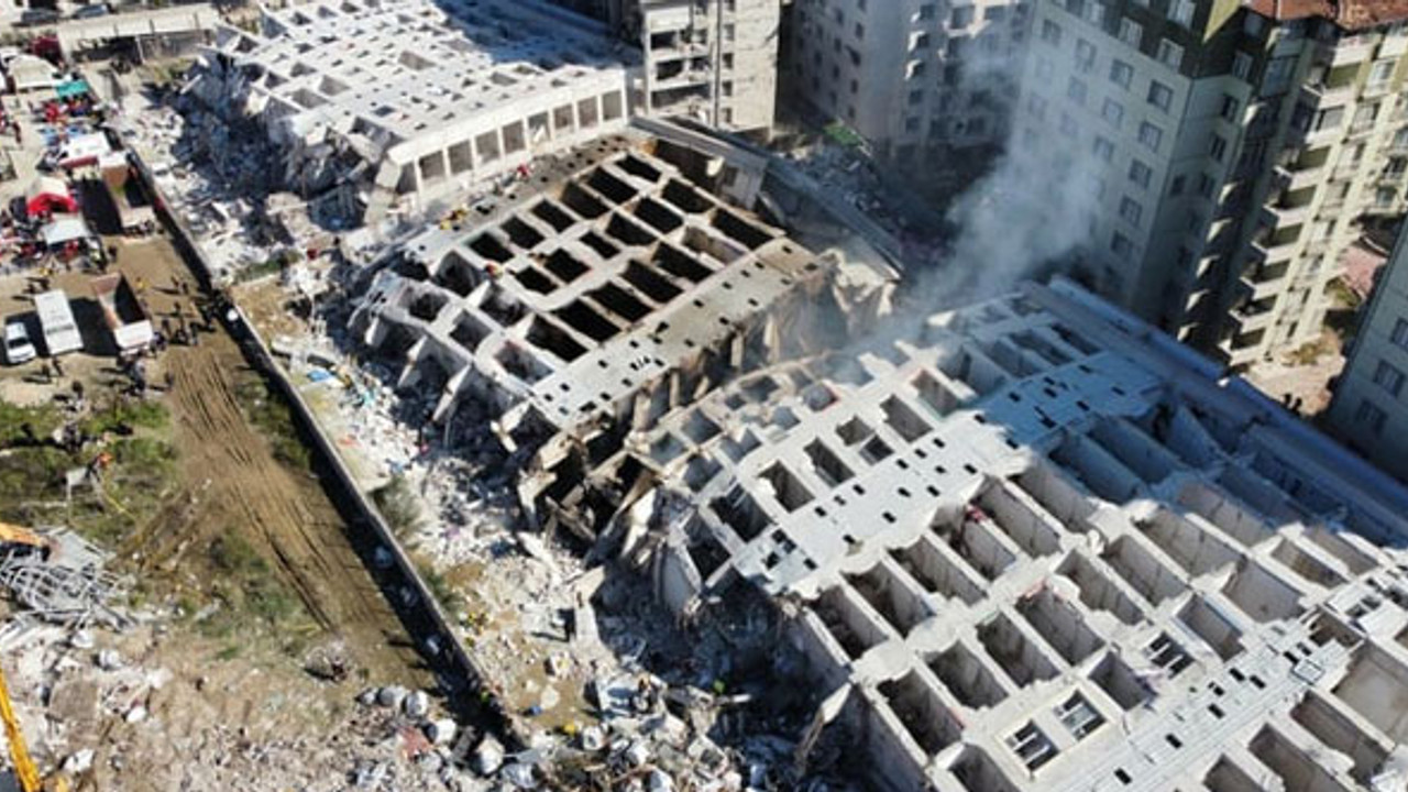 Hatay'da çöken binanın müteahhidi Mehmet Yaşar Coşkun yurt dışına kaçarken yakalandı