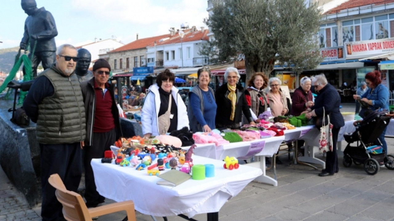 Huzurevi sakinlerinden depremzedelere destek: '80 yaşındaki teyze bere örüyor'