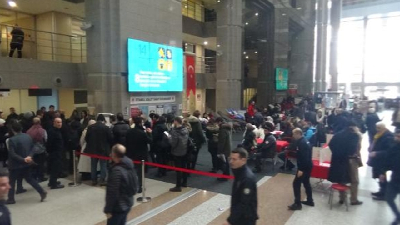 İstanbul Adliyesi'nde depremzedeler için kan bağışı yoğunluğu