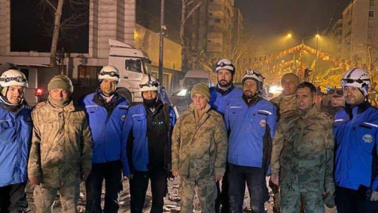 Jandarma depremzedelerin yanında! Aralıksız hizmet çalışmaları sürüyor