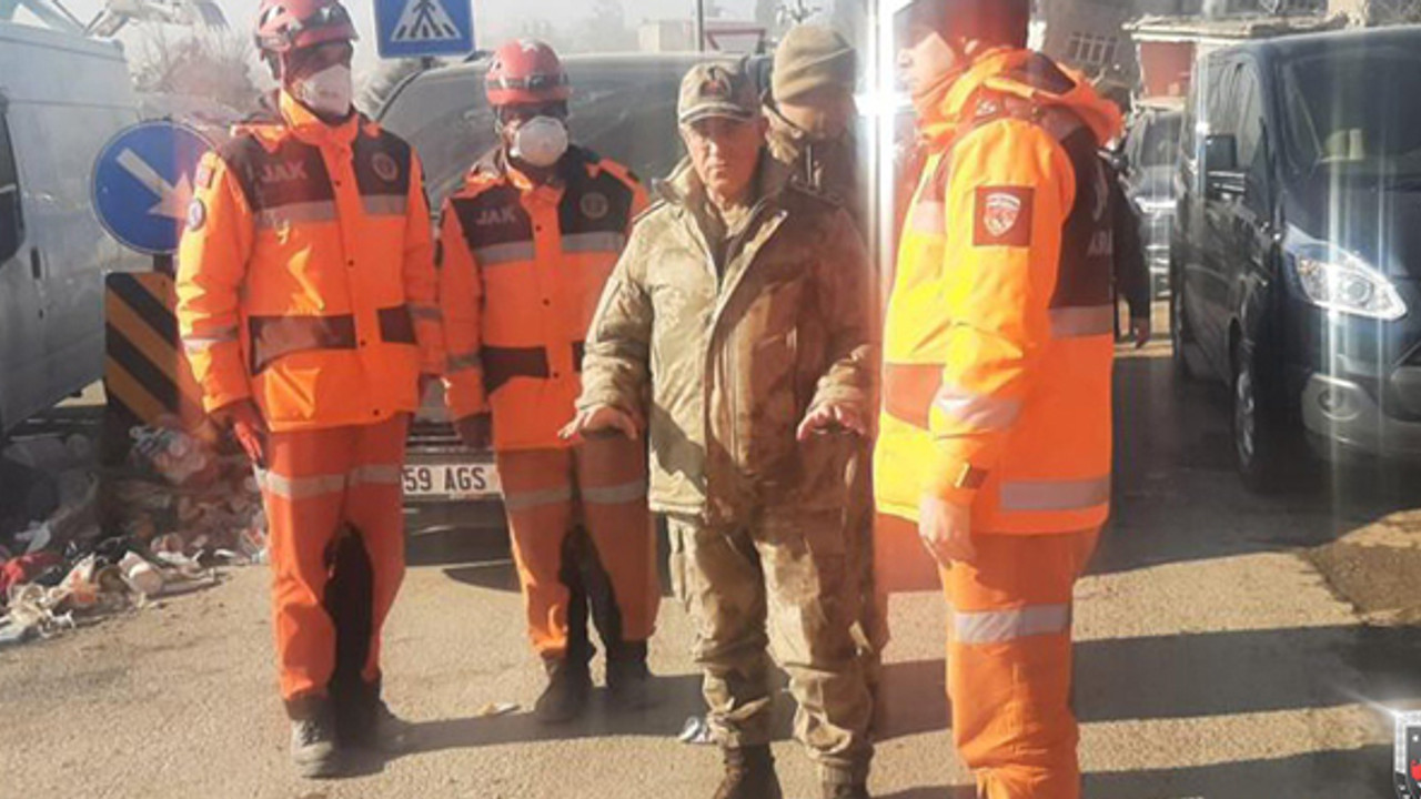Jandarma Genel Komutanı Orgeneral Arif Çetin sahada: Deprem bölgesindeki çalışmaları yerinde komuta ediyor