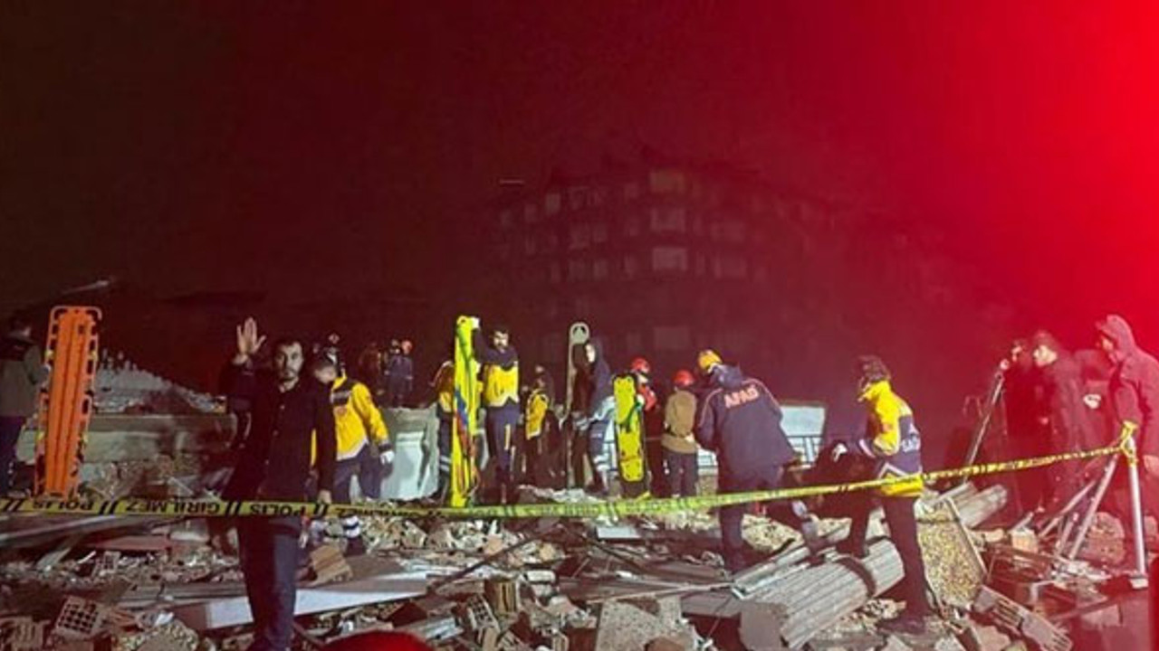 Kahramanmaraş'ta 7,7 ve 7,6'lık deprem!