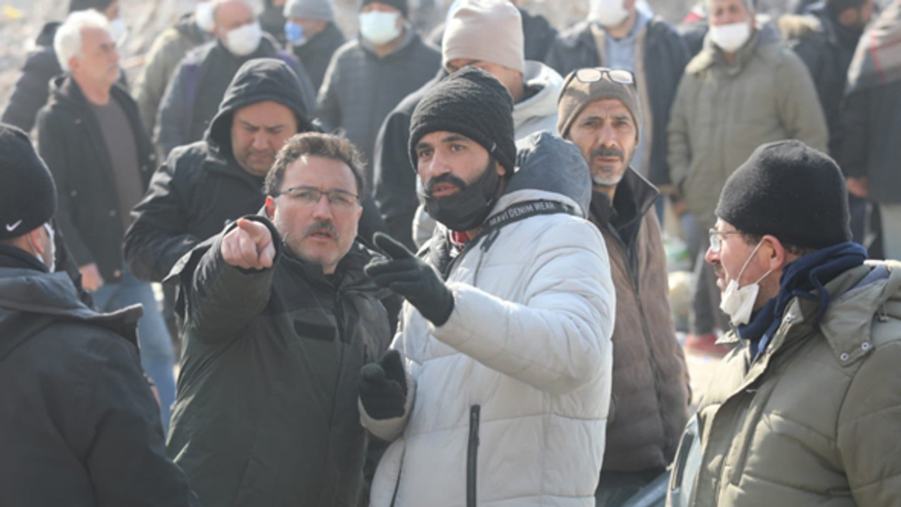 Kriz yönetiminde deneyimli Kayseri Valisi Gökmen Çiçek depremzedelerin yanında: Tek tek dinleyerek sorunlara çözüm arıyor