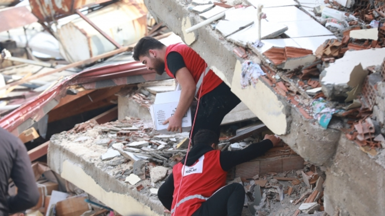 Kızılay’ın 2 bin 300 personeli depremden etkilendi