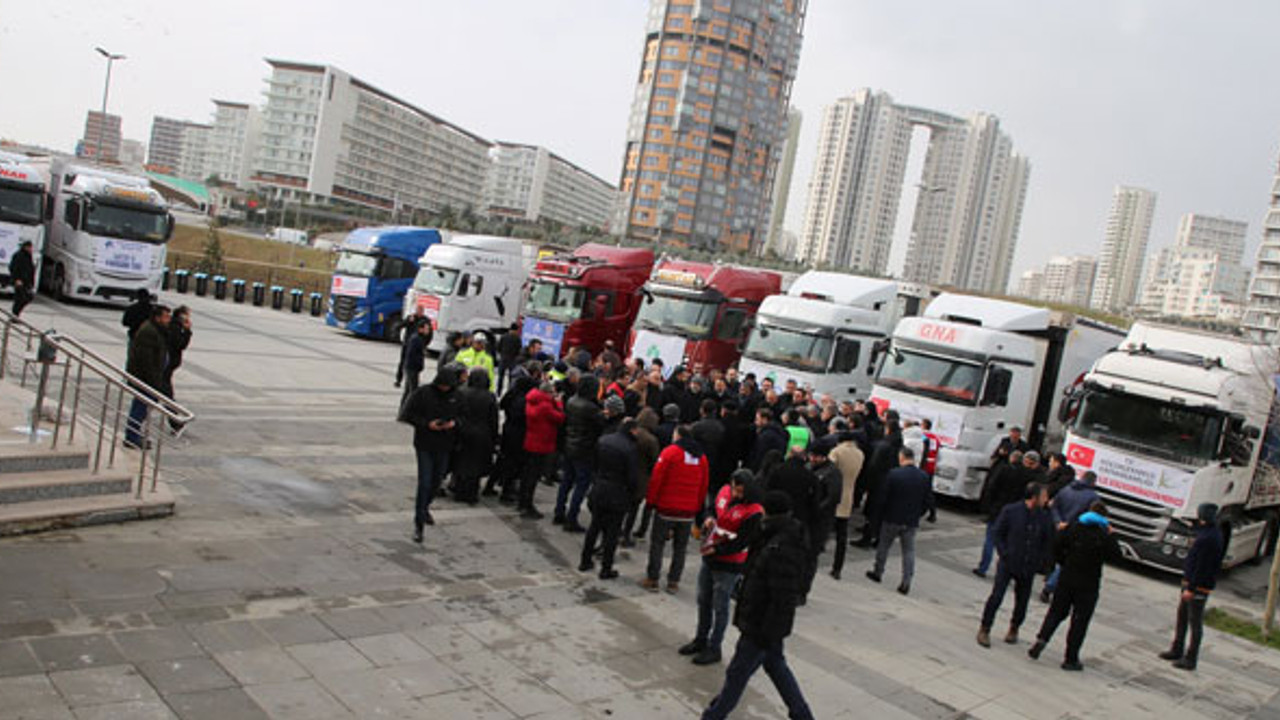 Küçükçekmece Kaymakamlığı depremzedeler için 112 tır yardım topladı