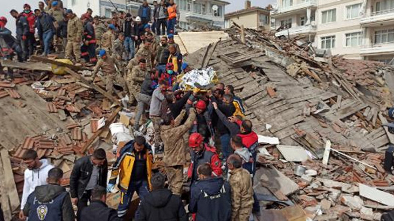 Malatya'daki depremde enkaz altında kalan 1 kişi kurtarıldı