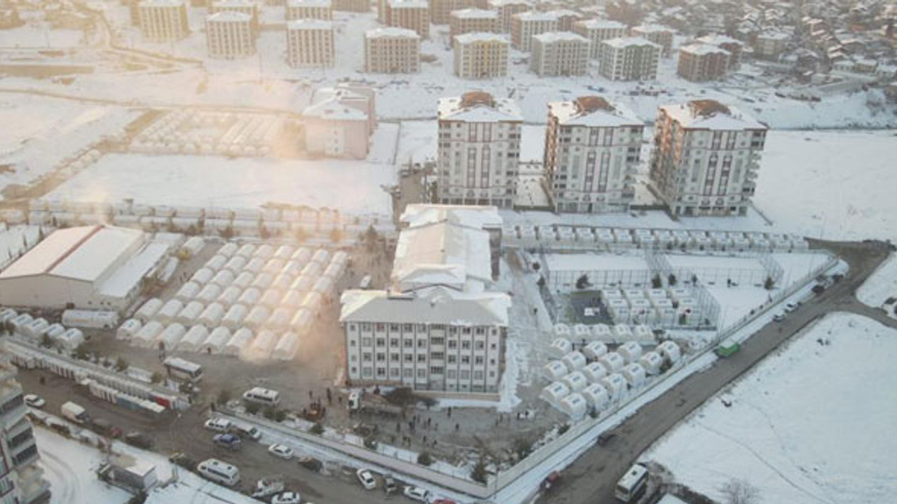Malatya emniyeti depremzedeler için çadır kent kurdu