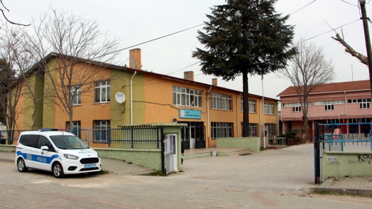 Ortaokullu kız öğrenci, tartıştığı 5 arkadaşını bıçakladı!