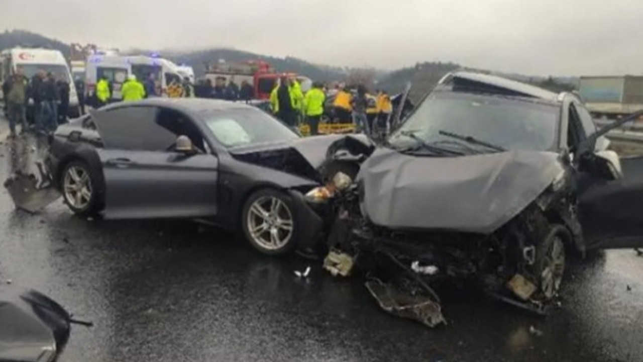 Otoyolda zincirleme kaza: 4 ölü, 7 yaralı