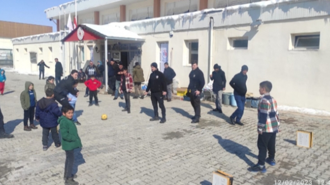 Polis ekipleri depremzede çocuklar için etkinlik düzenledi