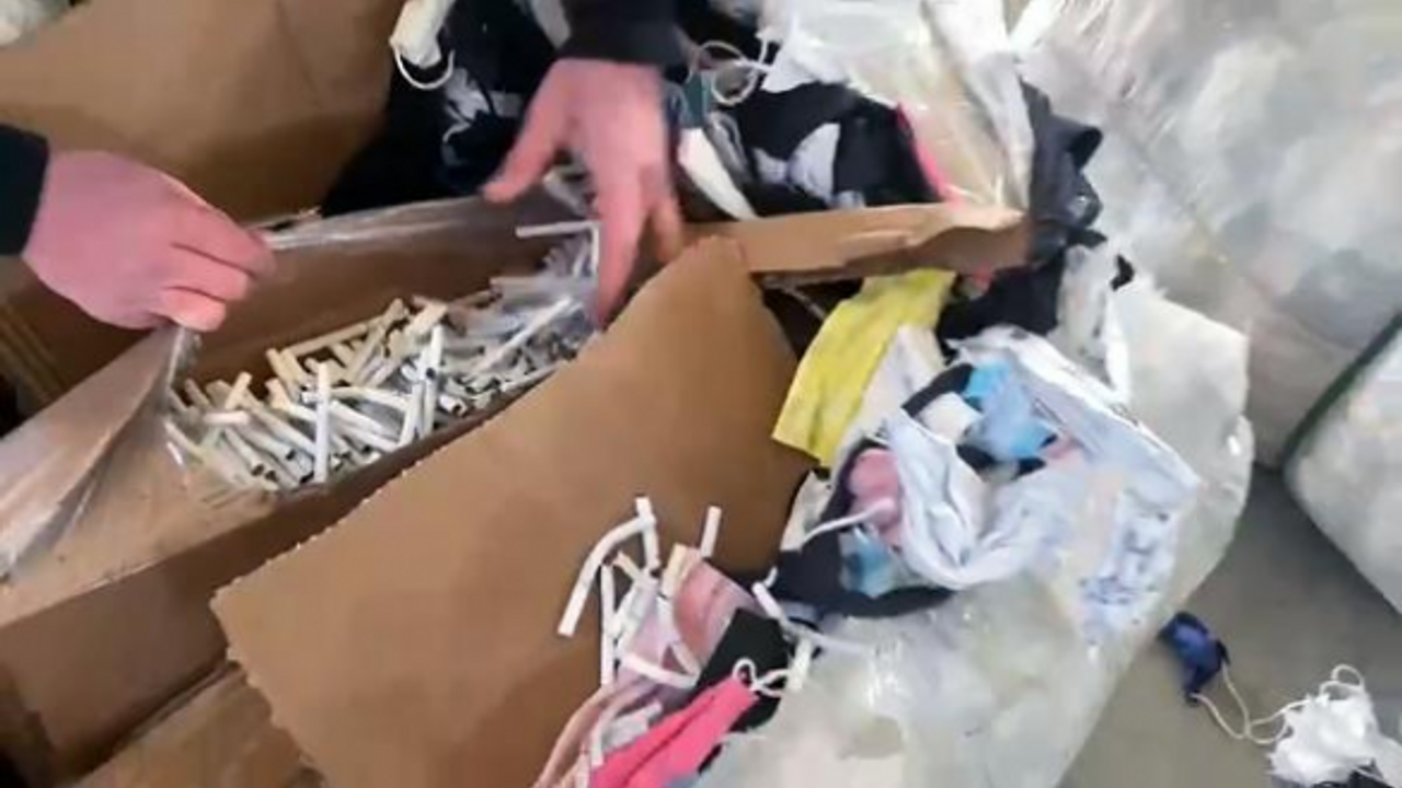 Polisten kaçakçılara operasyon: Sigaraları atık maskelerin arasına gizlemiş