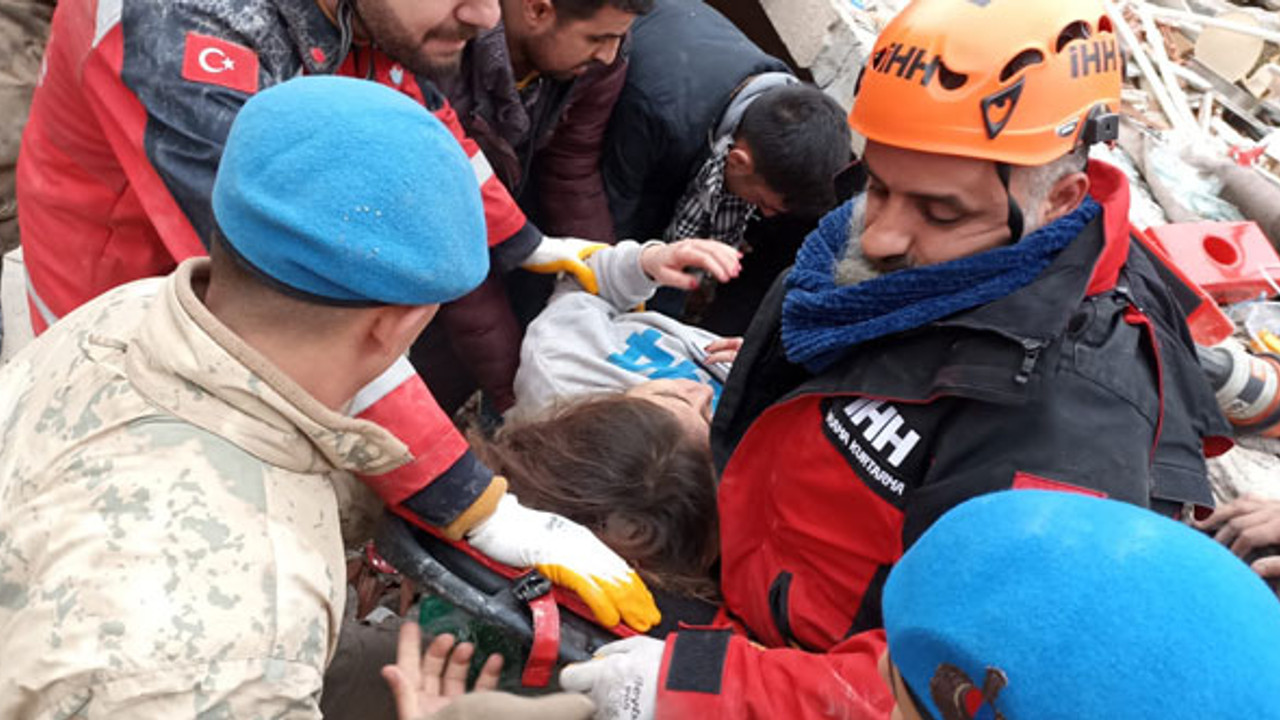Şanlıurfa'da jandarmadan deprem seferberliği: Depremzedelere hayat eli uzattılar