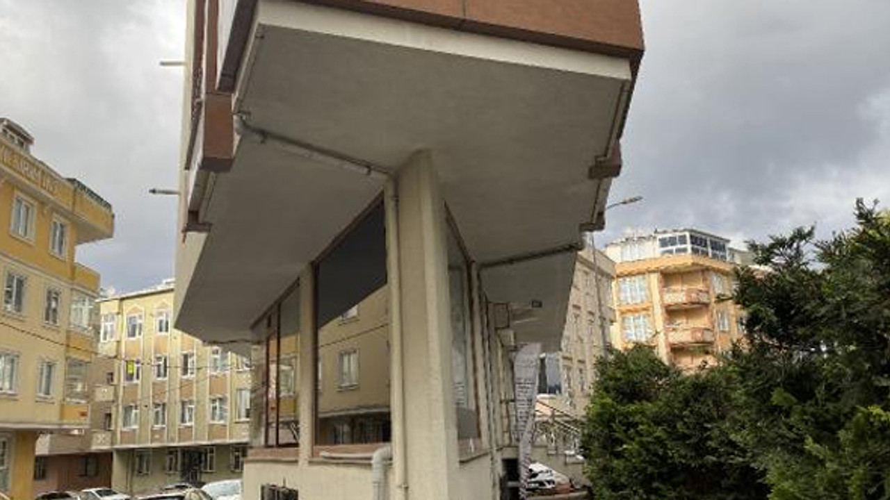 Sosyal medyada tartışılan bina! Deprem yönetmeliğine uygun mu? Müteahhit konuştu