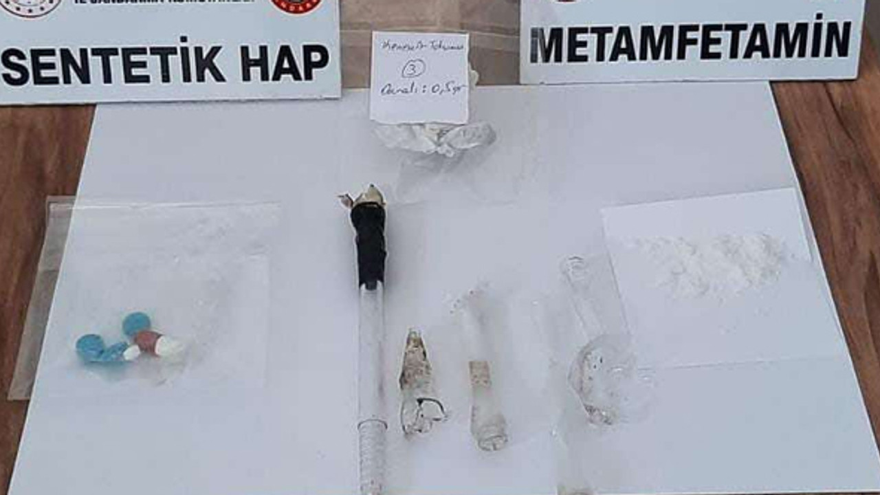 Tekirdağ’da jandarma suça geçit vermiyor! Uyuşturucu ve ruhsatsız silahlar ele geçirildi
