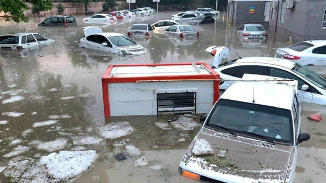 Adıyaman'da sel can aldı! Konteyner suya kapıldı: 4 kişi kayboldu