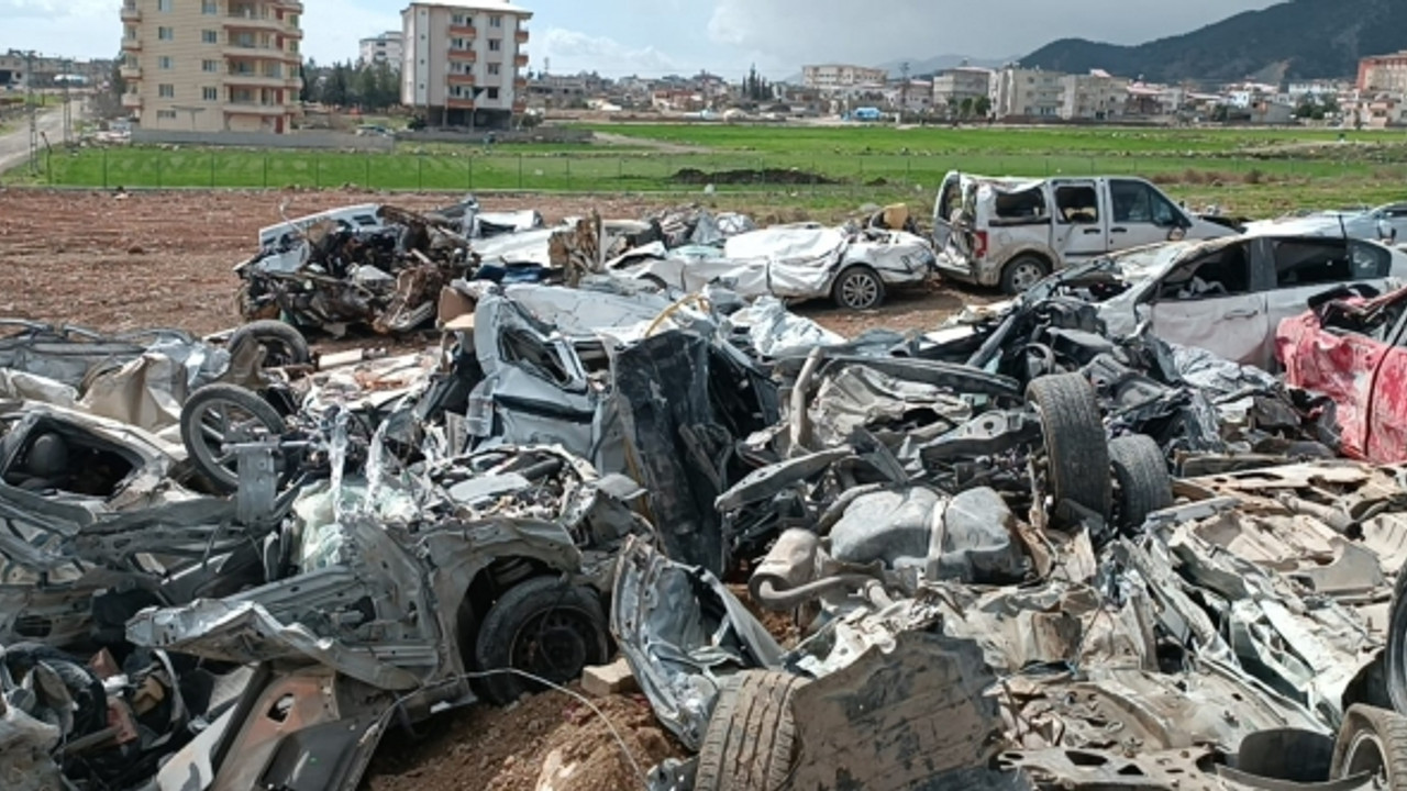 Depremin etkilediği İslahiye'de, 950 araç hurdaya döndü