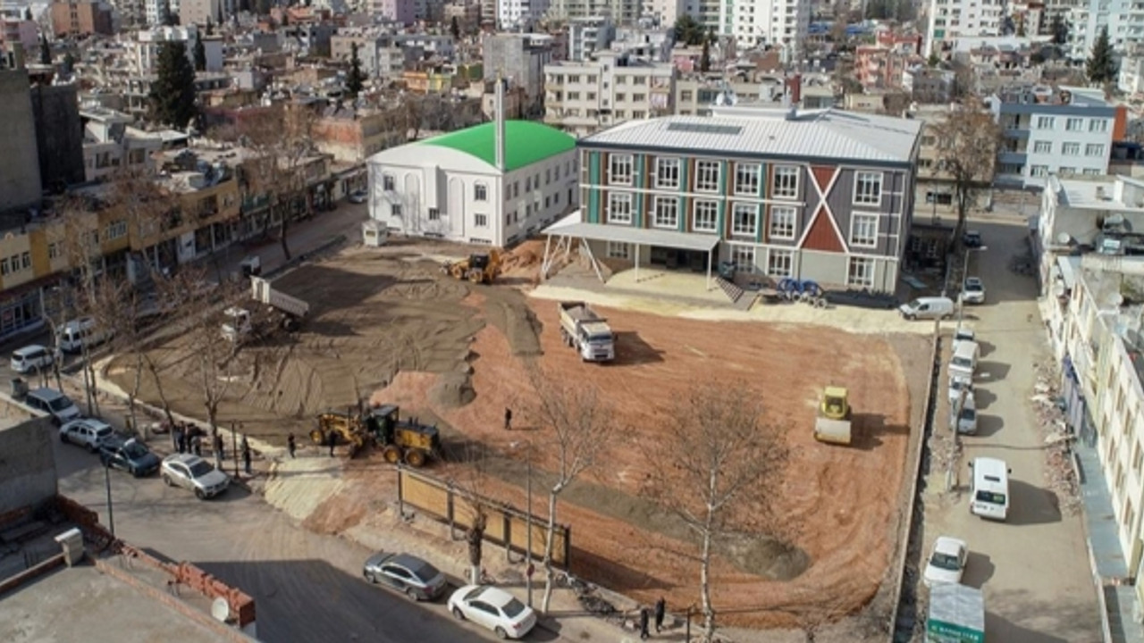 Depremzede esnaf için prefabrik çarşılar kuruluyor
