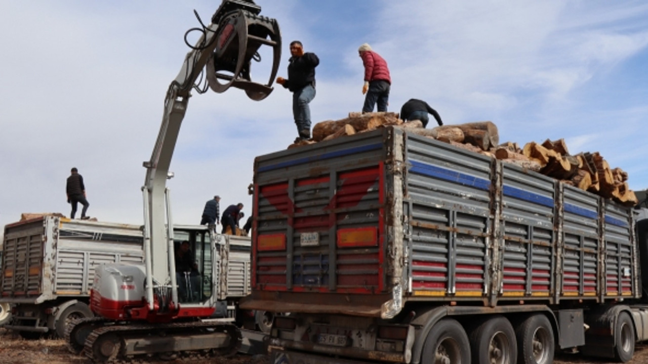 Depremzedelere 150 ton yakacak yardımı!