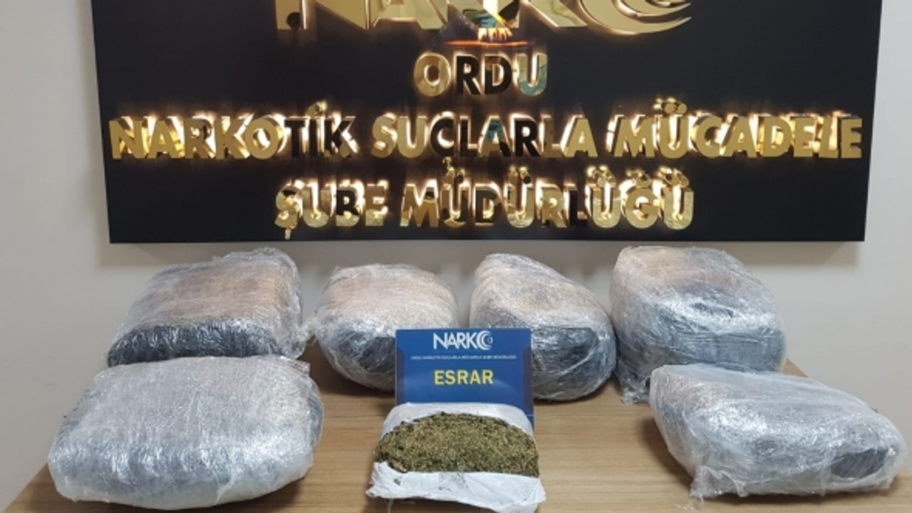 Dur ihtarına uymadı! Otomobilden 22 kilogram esrar çıktı