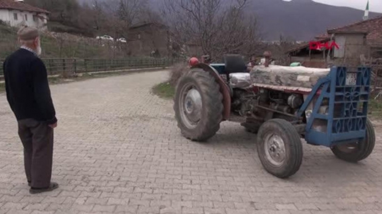 Helal olsun dede! 33 yıllık traktörünü depremzedeler için satışa çıkardı
