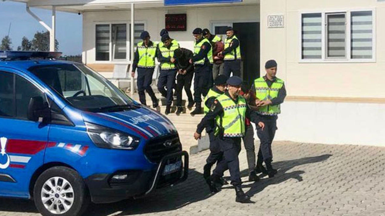 Jandarma bakır kablo hırsızlarını suçüstü paketledi: 3 gözaltı! 100 bin TL değerinde kablo ele geçirildi