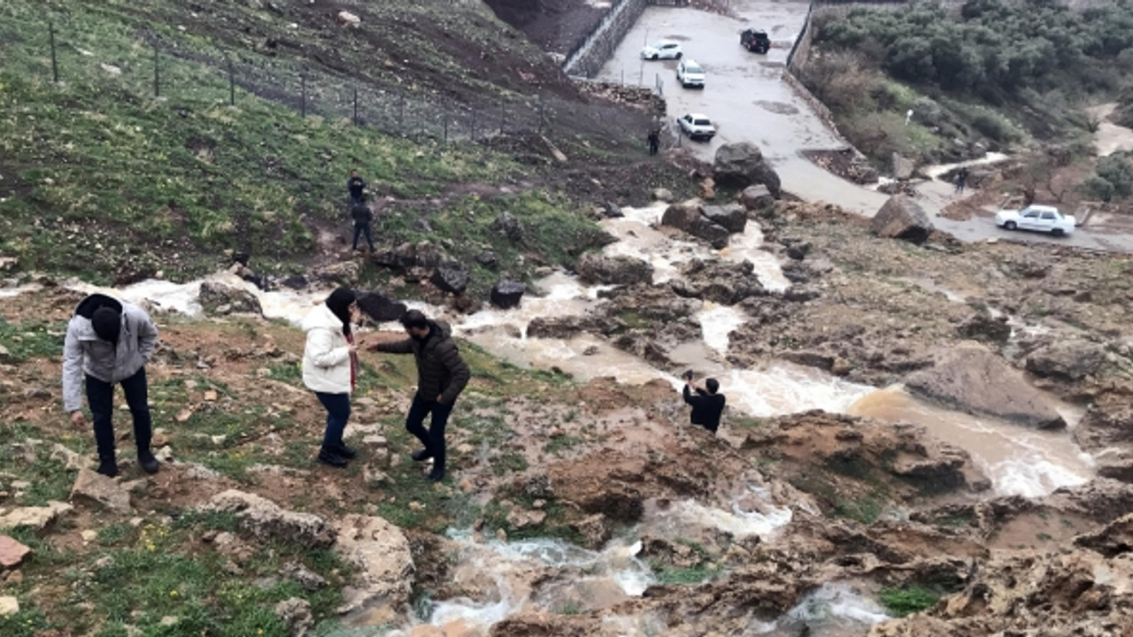 Kuvvetli yağışlar sonrasında GAP Şelalesi; 3 yıl sonra yeniden akmaya başladı