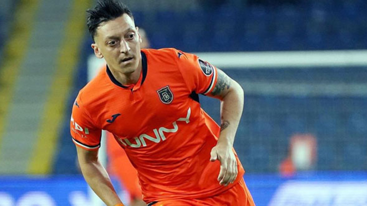 Mesut Özil futbolu bıraktı! Kararını duyurduğu fotoğraf dikkat çekti