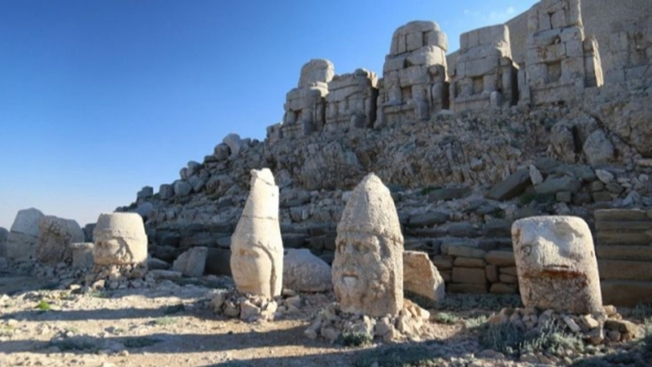 Nemrut Dağı'nın anıtsal heykelleri depremlerde hasar görmedi