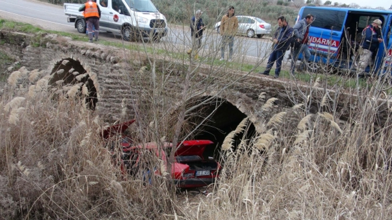 Otomobil dereye uçtu! 3 kişi yaralı
