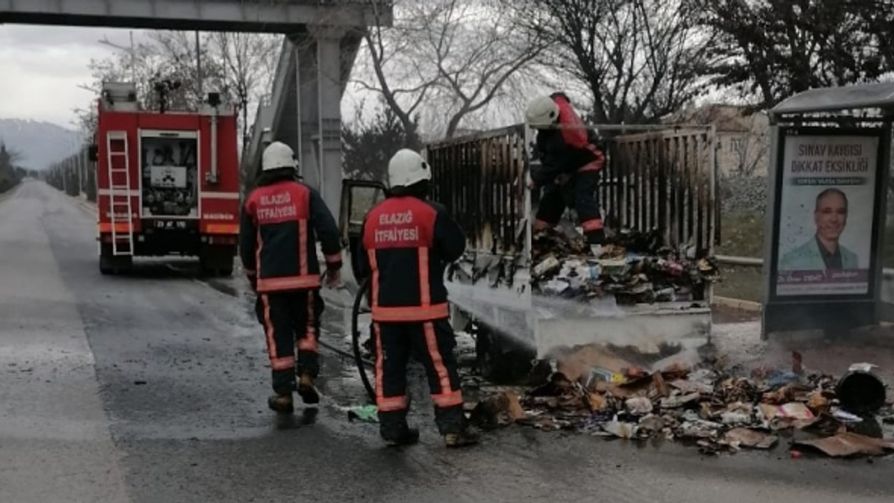 Seyir halinde olan kamyonet yandı! İçinde bulunan çocuk yaralandı