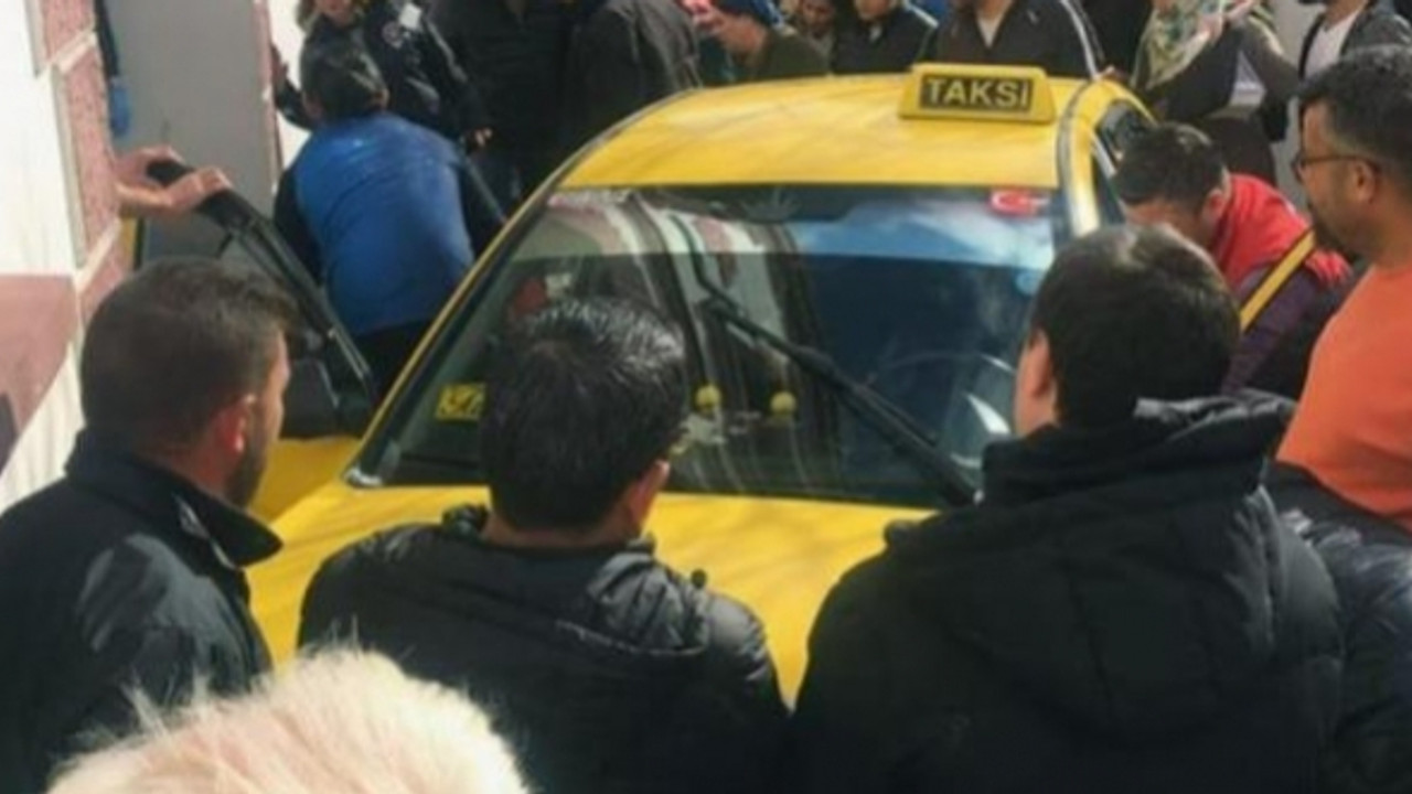 Taksici direksiyon başında kalp krizi geçirdi!