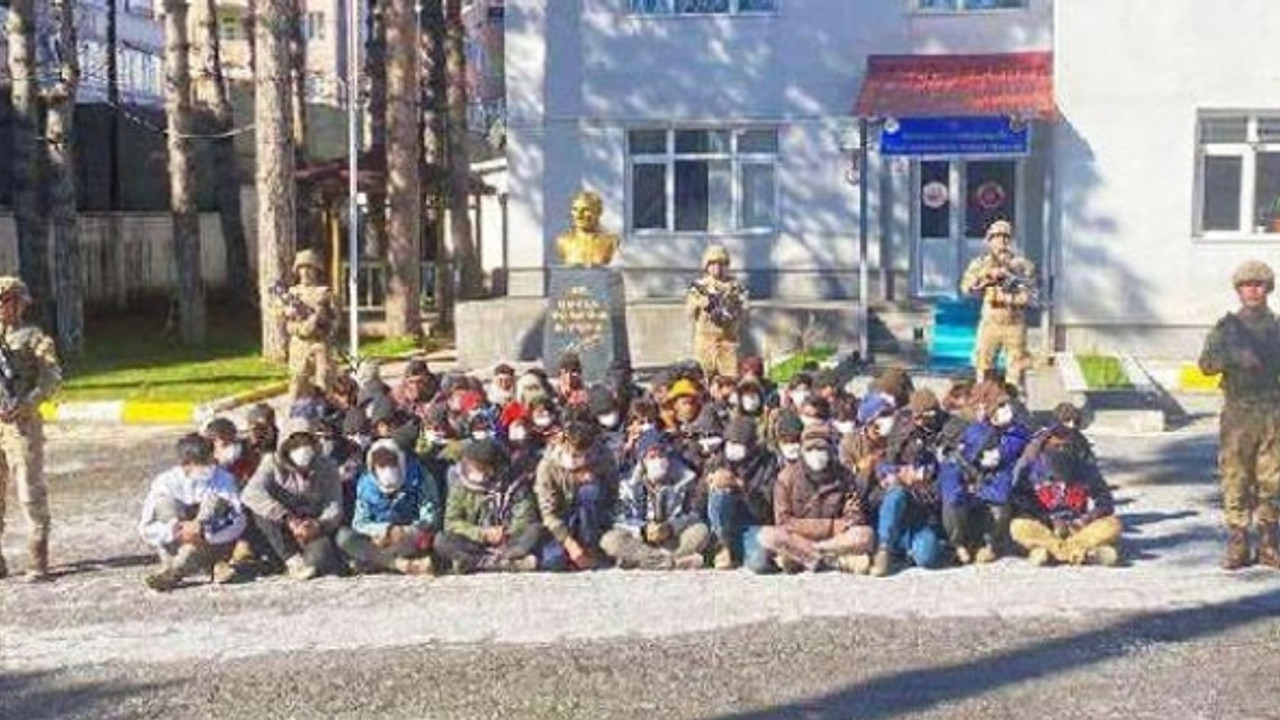 Jandarma 70 kaçak göçmeni yakaladı