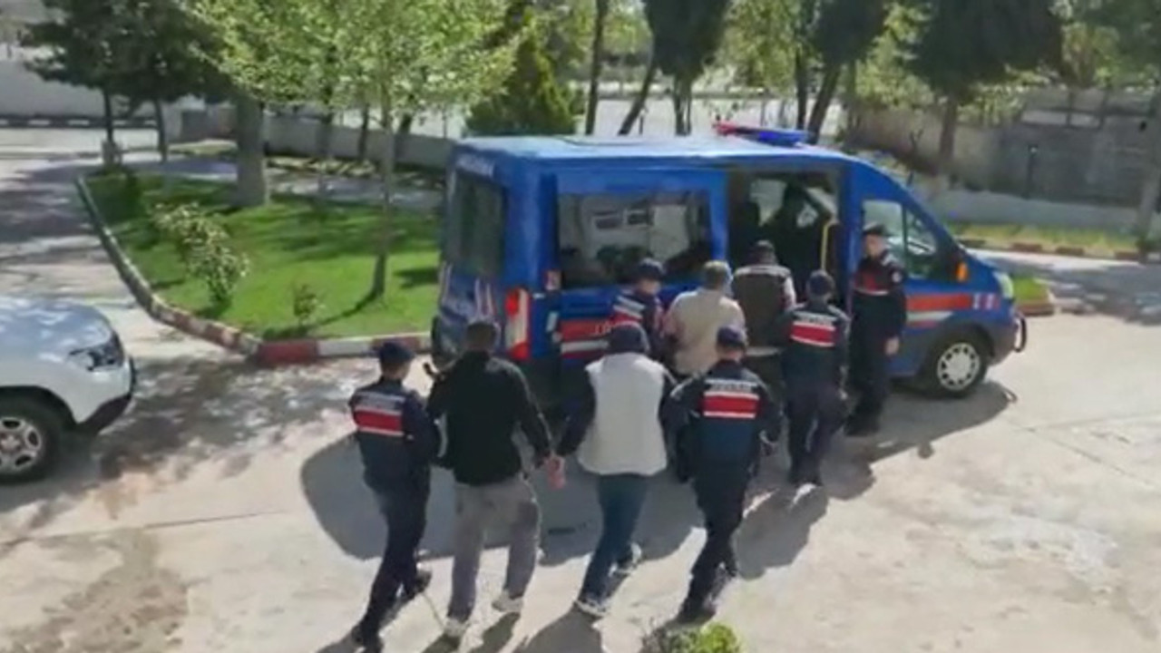 Jandarma’dan dev uyuşturucu operasyonu: 33 kilo bonzai ele geçirildi! 5 zehir taciri hapsi boyladı