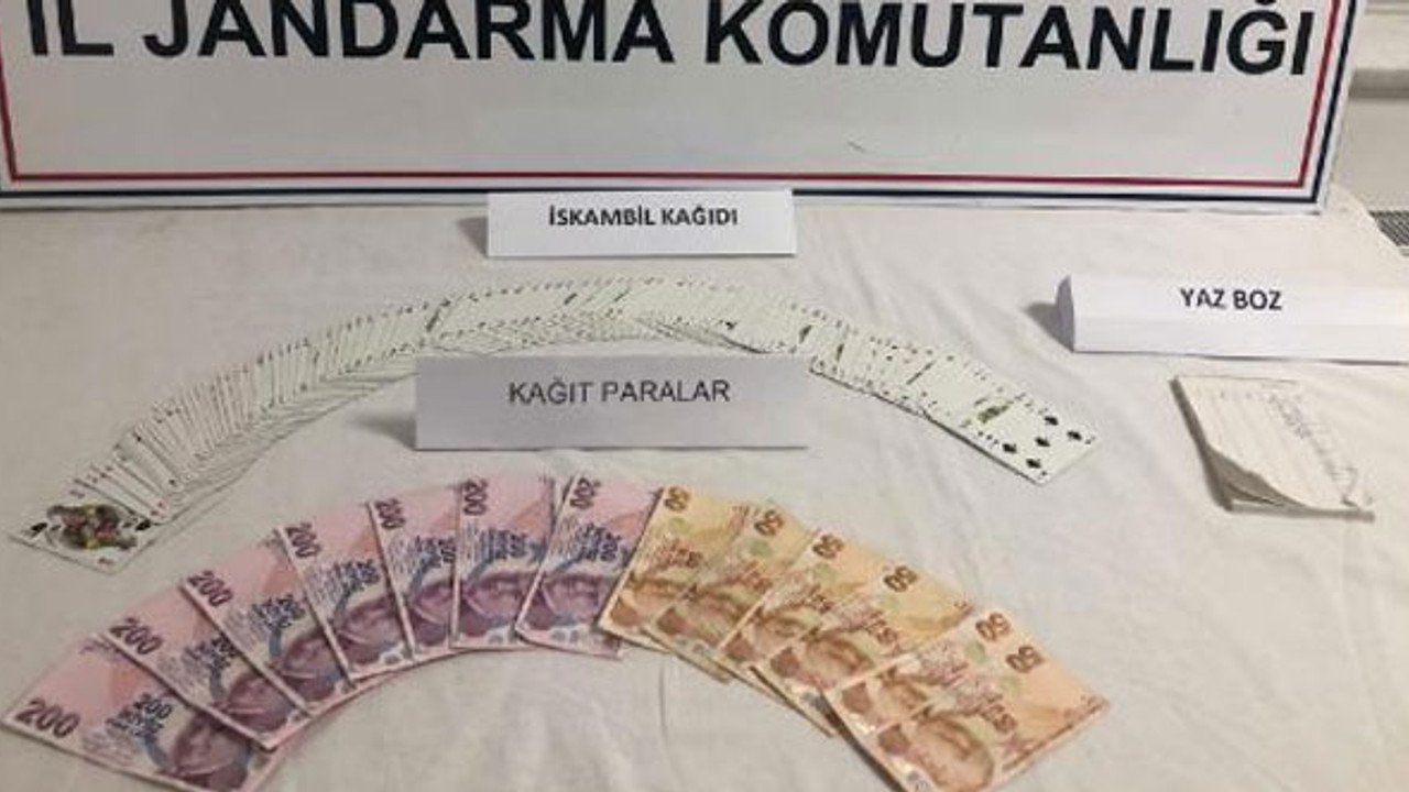 Jandarmadan kumarbazlara suçüstü: 10 kişiye 40 bin TL ceza